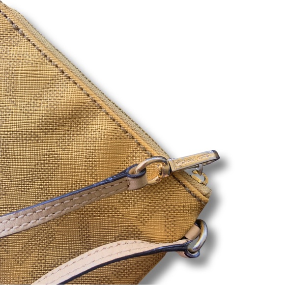Micheal Kors Jet Set Gold Wristlet - Picture 3 of 7